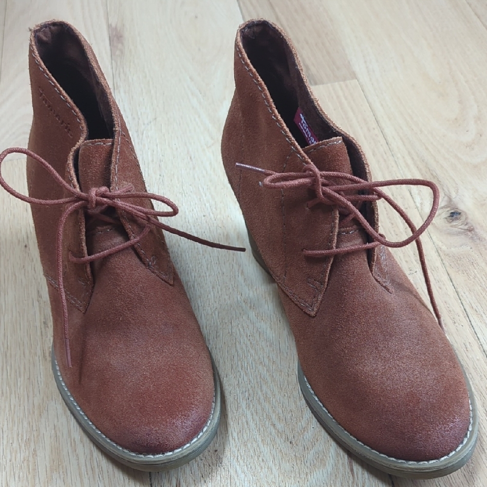 Women's Tan Suede Lace-Up Ankle Boots